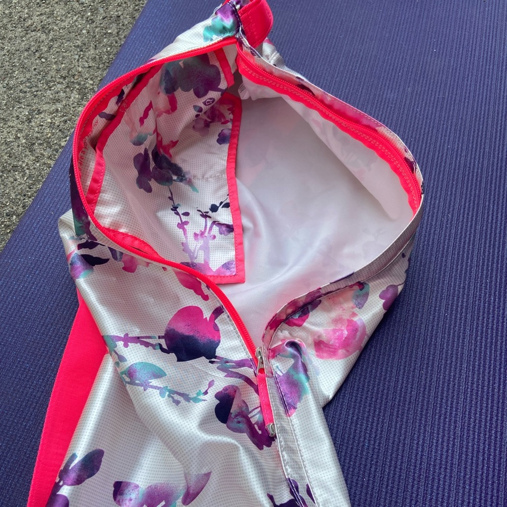 NWT Lululemon Blurred Blossom Namaste Yoga Tote - Picture 6 of 8